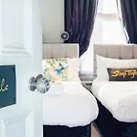The Gillygate Gathering - Centre - Sleeps Up To 18 Appartement