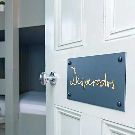 The Gillygate Gathering - Centre - Sleeps Up To 18 Apartamento
