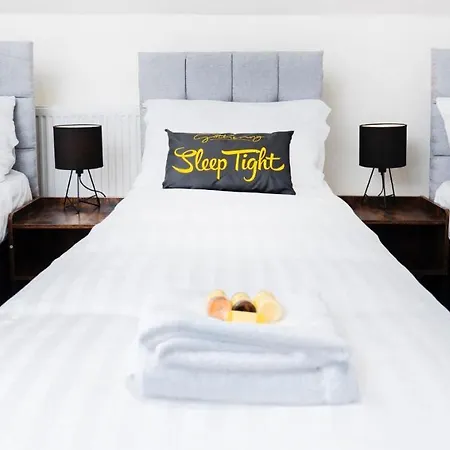 The Gillygate Gathering - Centre - Sleeps Up To 18 Daire