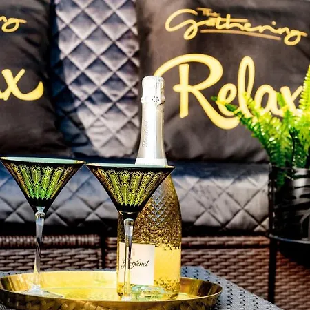 The Gillygate Gathering - Centre - Sleeps Up To 18 Lejlighed *