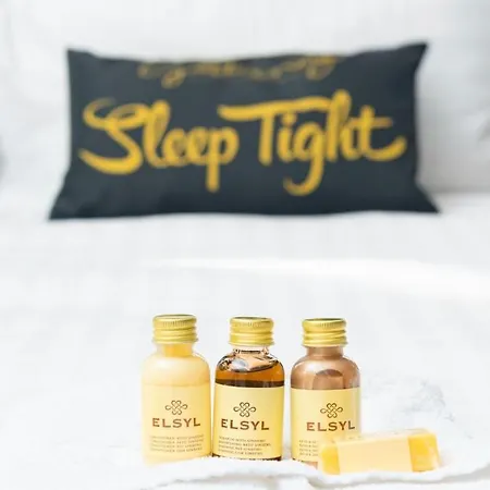 Daire The Gillygate Gathering - Centre - Sleeps Up To 18