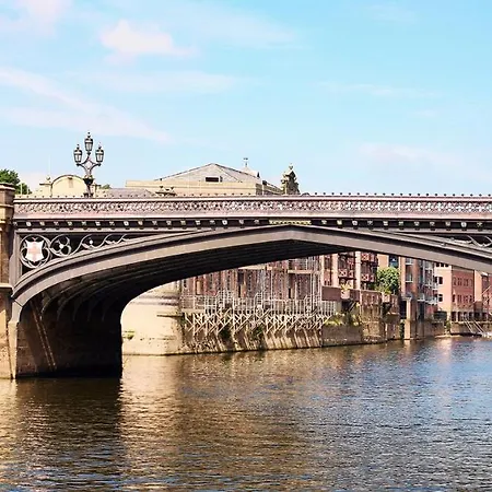 The Gillygate Gathering - Centre - Sleeps Up To 18 *