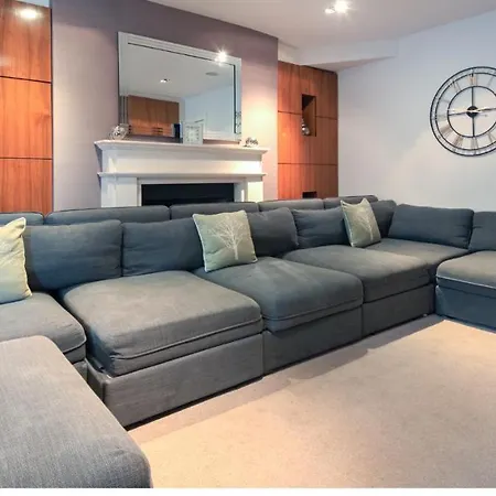 The Gillygate Gathering - Centre - Sleeps Up To 18 *