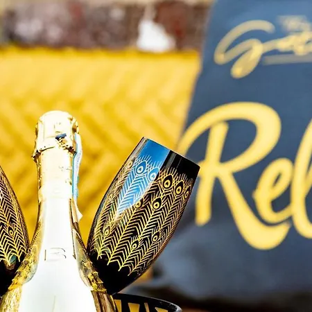 The Gillygate Gathering - Centre - Sleeps Up To 18 Lejlighed *