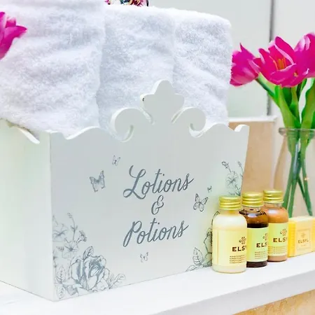 Lejlighed The Gillygate Gathering - Centre - Sleeps Up To 18 York