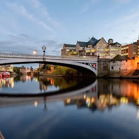 The Gillygate Gathering - Centre - Sleeps Up To 18 Daire *