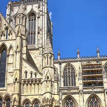 The Gillygate Gathering - Centre - Sleeps Up To 18