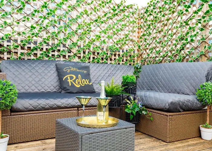 Apartment The Gillygate Gathering - Centre - Sleeps Up To 18 York