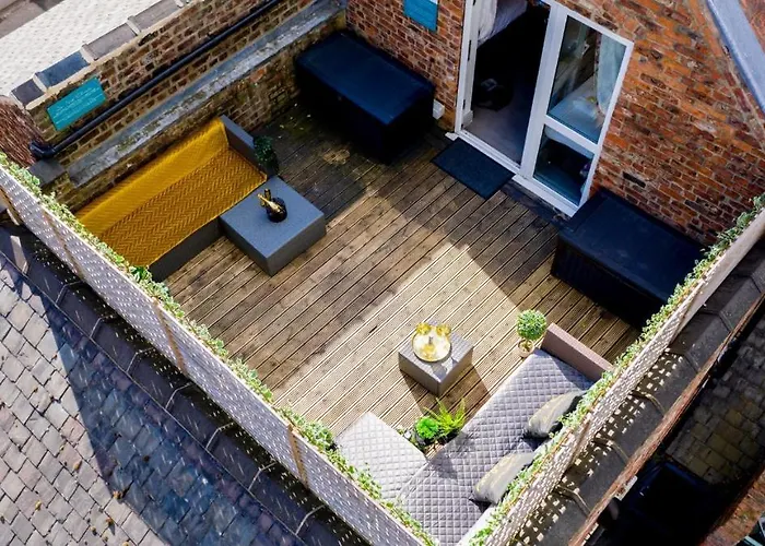 The Gillygate Gathering - Centre - Sleeps Up To 18 * York