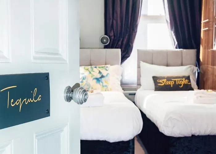 The Gillygate Gathering - Centre - Sleeps Up To 18 Apartment