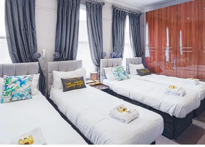 The Gillygate Gathering - Centre - Sleeps Up To 18 * York