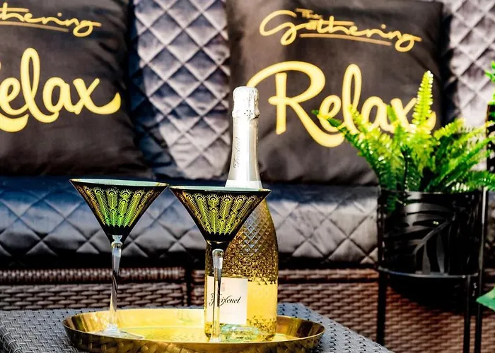 The Gillygate Gathering - Centre - Sleeps Up To 18 Apartment *