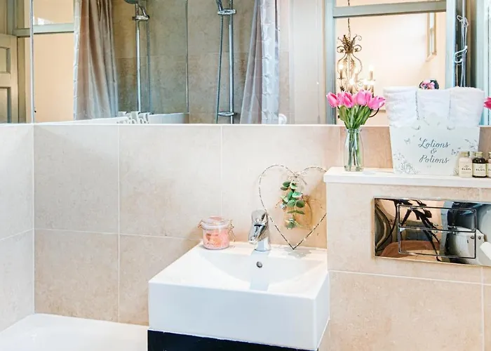 Apartment The Gillygate Gathering - Centre - Sleeps Up To 18 York