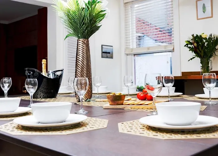 Apartment The Gillygate Gathering - Centre - Sleeps Up To 18 *