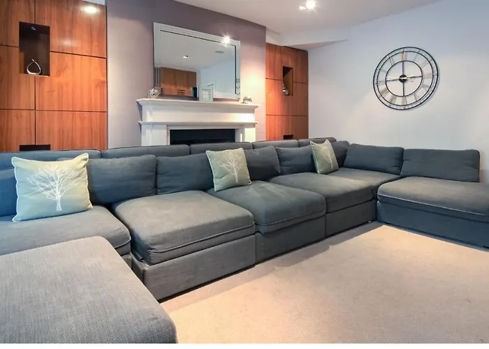 The Gillygate Gathering - Centre - Sleeps Up To 18 *