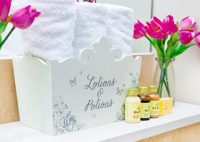 Apartment The Gillygate Gathering - Centre - Sleeps Up To 18 York