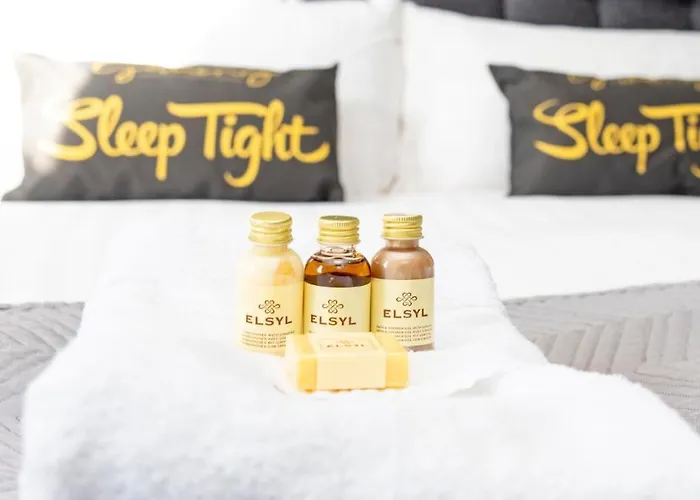 The Gillygate Gathering - Centre - Sleeps Up To 18 Apartment *