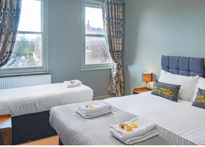 Apartment The Gillygate Gathering - Centre - Sleeps Up To 18 York