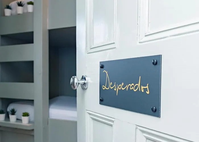 The Gillygate Gathering - Centre - Sleeps Up To 18 Apartment