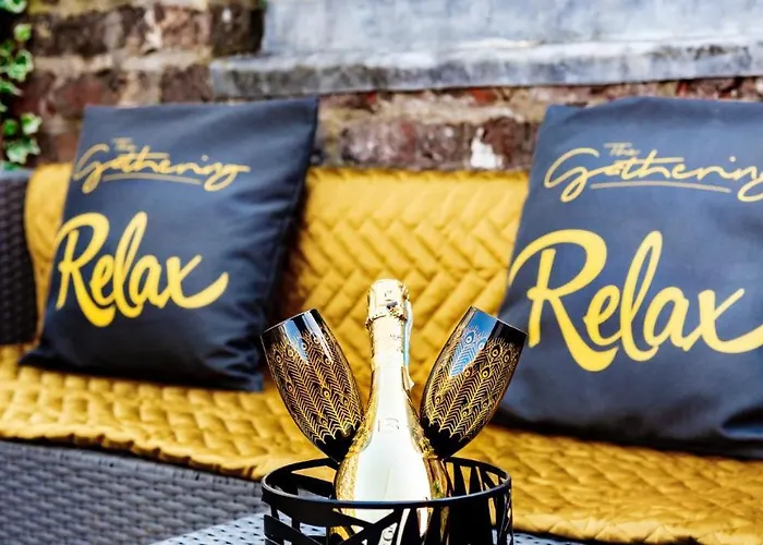 The Gillygate Gathering - Centre - Sleeps Up To 18 York