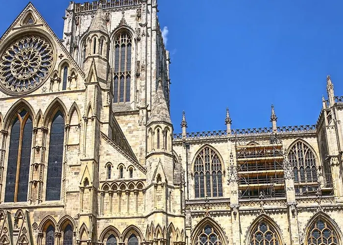 The Gillygate Gathering - Centre - Sleeps Up To 18