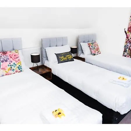 The Gillygate Gathering - Centre - Sleeps Up To 18 * York