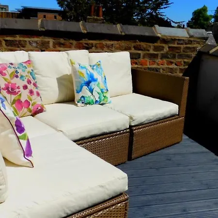 The Gillygate Gathering - Centre - Sleeps Up To 18 Apartman *