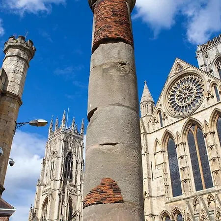 The Gillygate Gathering - Centre - Sleeps Up To 18 Apartman York